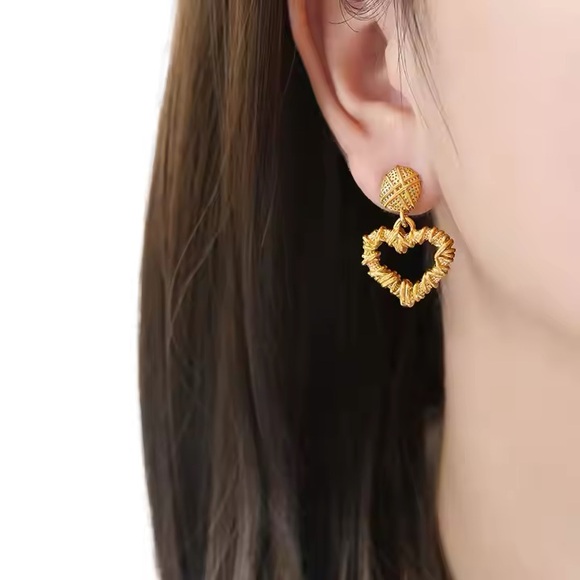 NEW💎18K Gold Plated Vintage Heart Earrings*Drop Earrings - Picture 1 of 6